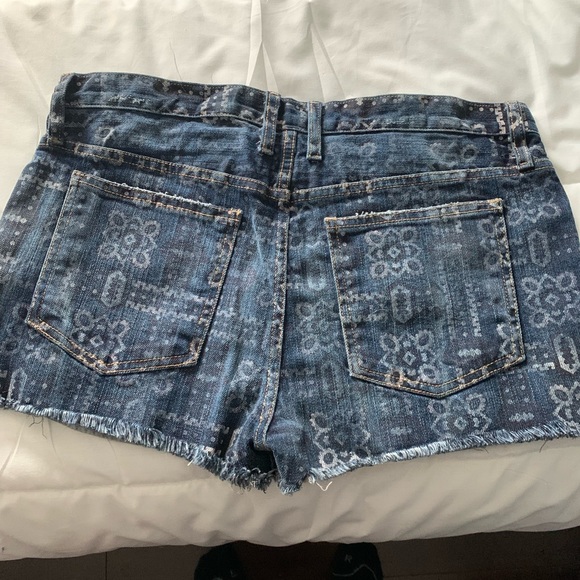 Current/Elliott The Boyfriend Short in Bandana Print Cut Off - Picture 8 of 8